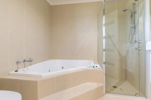 Mick O\'Sheas - Accommodation Noosa 22