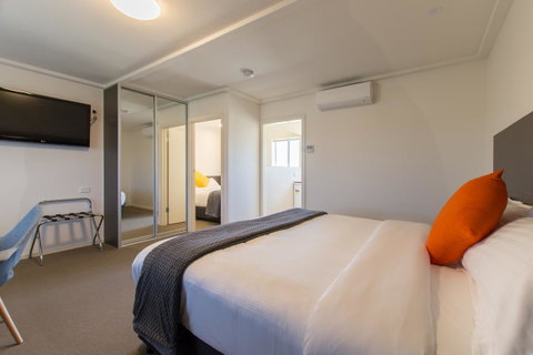 Mick O\'Sheas - Accommodation Noosa 14