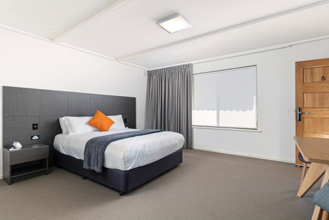Mick O\'Sheas - Accommodation Noosa 4