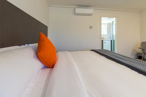 Mick O\'Sheas - Accommodation Noosa 15
