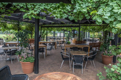 Mick O\'Sheas - Accommodation Noosa 38