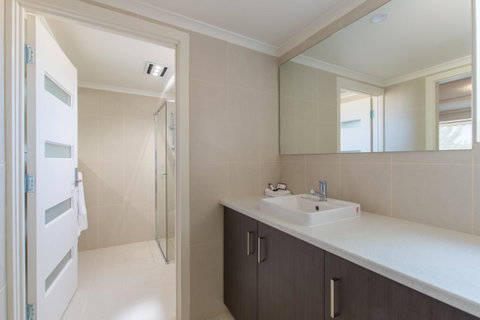 Mick O\'Sheas - Accommodation Noosa 28