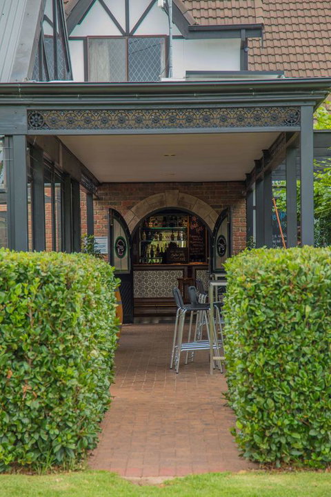 Mick O\'Sheas - Accommodation Noosa 40