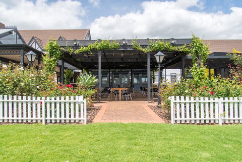 Mick O\'Sheas - Accommodation Noosa 39
