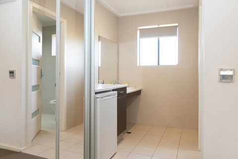 Mick O\'Sheas - Accommodation Noosa 3