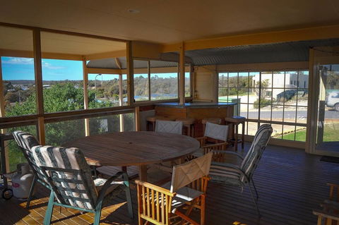 Baywatch - Accommodation Noosa 0