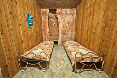 Radeka Downunder Underground Motel - Accommodation Noosa 6