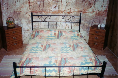 Radeka Downunder Underground Motel - Accommodation Noosa 3
