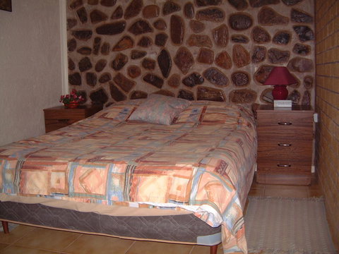 Radeka Downunder Underground Motel - Accommodation Noosa 8