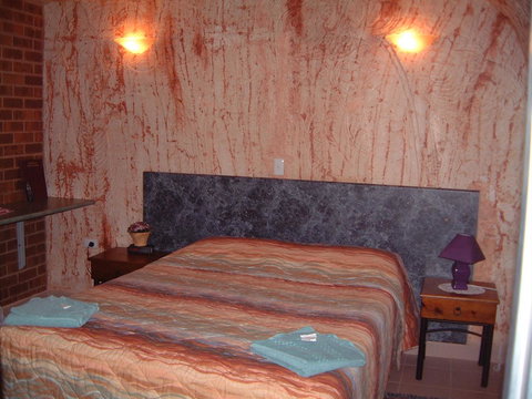 Radeka Downunder Underground Motel - Accommodation Noosa 1