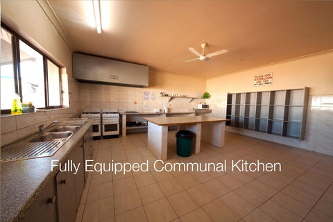 Radeka Downunder Underground Motel - Accommodation Noosa 12