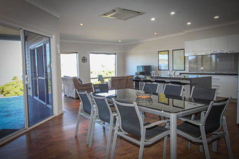 Waterfront On Osprey - Accommodation Noosa 14