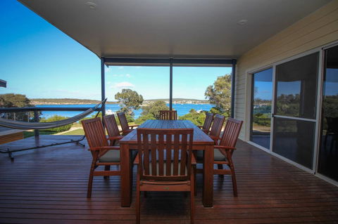 Waterfront On Osprey - Accommodation Noosa 12