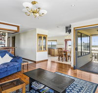 Rocks Retreat House with Sea Views - Accommodation Noosa