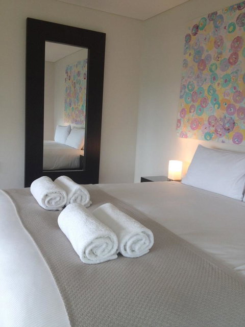 The Roozen Residence - Accommodation Noosa 24