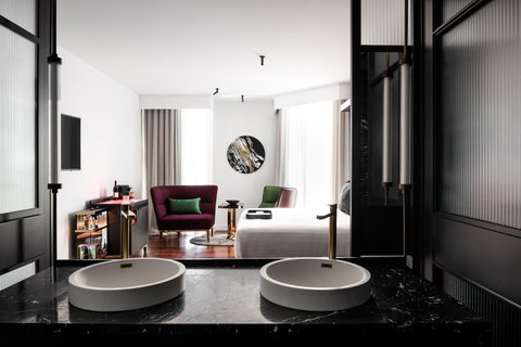 QT Perth - Accommodation Noosa 27