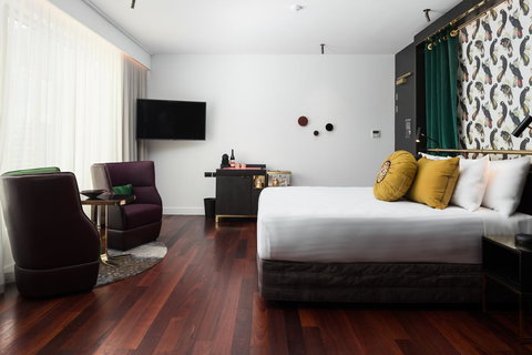QT Perth - Accommodation Noosa 9