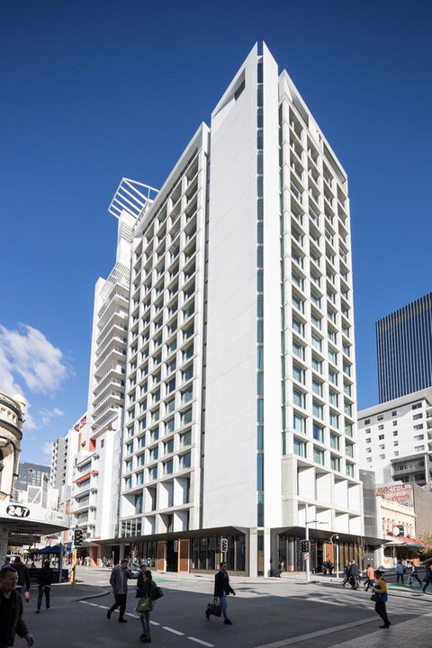 QT Perth - Accommodation Noosa 7