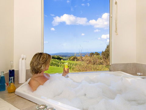 Chimes Spa Retreat - Accommodation Noosa 35