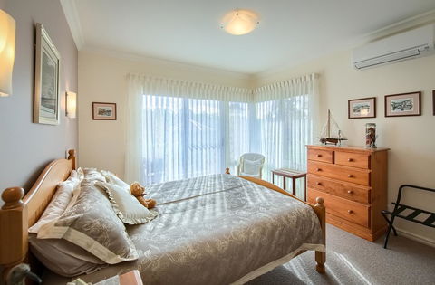 Glenelg On King Bed & Breakfast - Accommodation Noosa 1