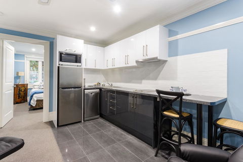 Blue Door Apartments - Accommodation Noosa 3