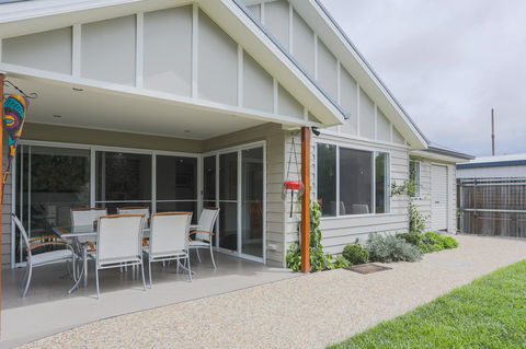 Armidale Cottage - House 2 - Accommodation Noosa 0