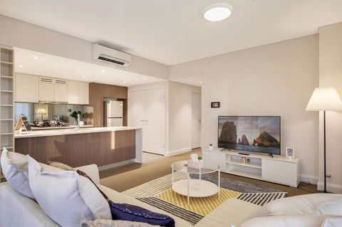 Stunning Sunset Water View 2BEDs On High Rises - Accommodation Noosa 1