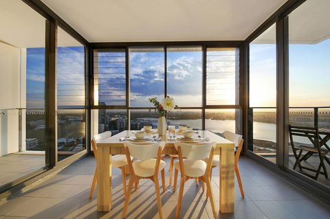 Stunning Sunset Water View 2BEDs On High Rises - Accommodation Noosa 15