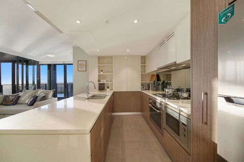 Stunning Sunset Water View 2BEDs On High Rises - Accommodation Noosa 11