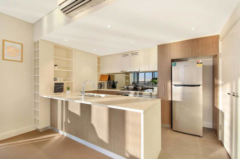 Stunning Sunset Water View 2BEDs On High Rises - Accommodation Noosa 8