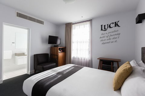 The Lucky Hotel - Accommodation Noosa 3