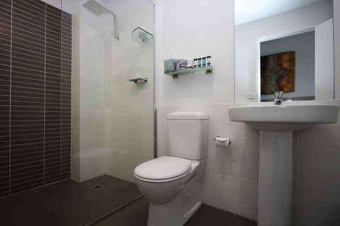 Honeysuckle Executive Apartments - Accommodation Noosa 22