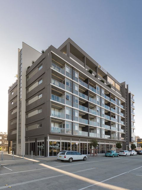 Honeysuckle Executive Apartments - Accommodation Noosa 0