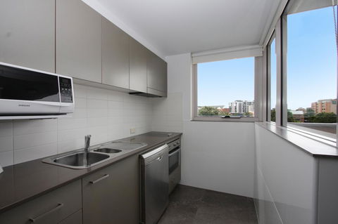 Honeysuckle Executive Apartments - Accommodation Noosa 24