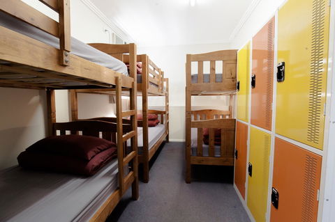 Mad Monkey Broadway - Accommodation Noosa 7