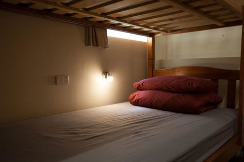 Mad Monkey Broadway - Accommodation Noosa 2