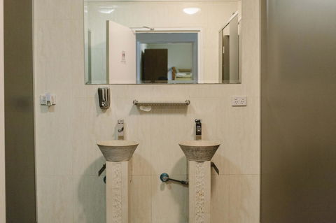 Mad Monkey Broadway - Accommodation Noosa 31