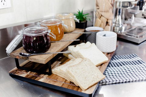 Mad Monkey Broadway - Accommodation Noosa 4