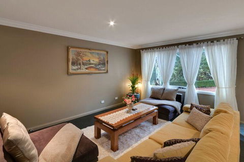 Mountainside B & B - Accommodation Noosa 26