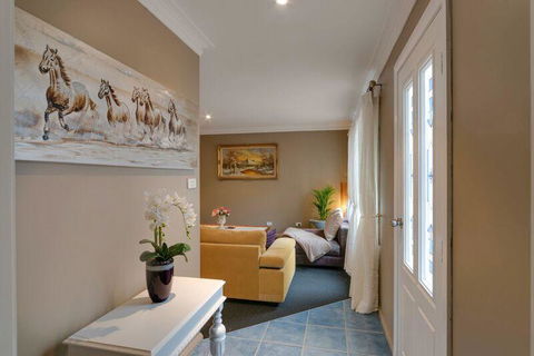 Mountainside B & B - Accommodation Noosa 4