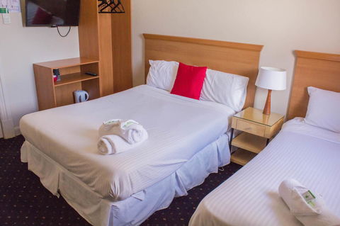 Gardners Inn Hotel - Accommodation Noosa 2