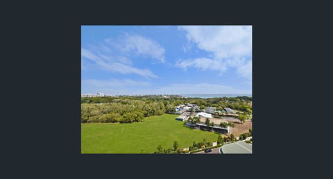 Nomikis\'On The Avenue - Accommodation Noosa 0