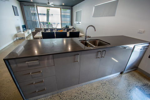 Magnum Serviced Apartments - Accommodation Noosa 6