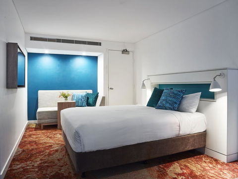 The Lost Camel Hotel - Accommodation Noosa 2