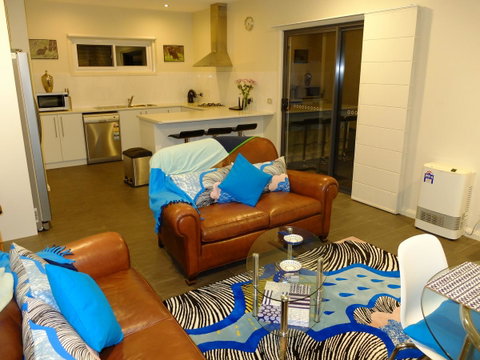 Rock Wallaby - Accommodation Noosa 3