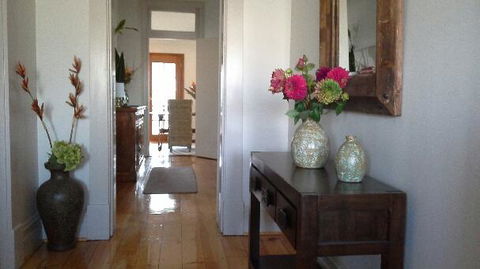 Book Keepers Cottage - Accommodation Noosa 0