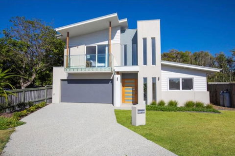 Brand New PRIZE HOME 50m Path To Beach - Accommodation Noosa 3