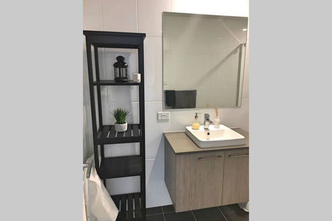 Bright, Modern, Stylish - Top Floor Apt - Woden - Accommodation Noosa 1