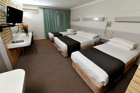 Burke And Wills Motor Inn - Accommodation Noosa 1