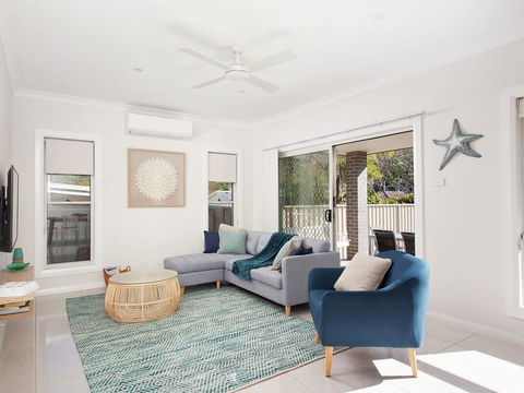 C A L M At Beautiful Shoal Bay - Accommodation Noosa 0